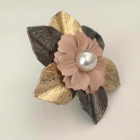 Awesome Flower Cocktail Ring - Picture 5 of 10